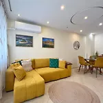 Premium Comfy 2Bdr Apt - Free Parking - Fast Wi-Fi