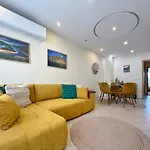 Premium Comfy 2Bdr Apt - Free Parking - Fast Wi-Fi
