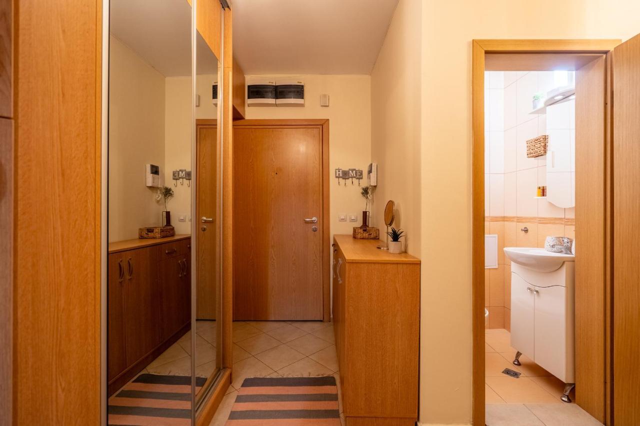 Premium Comfy 2bdr - Free Parking - Fast Wi-fi Apartment