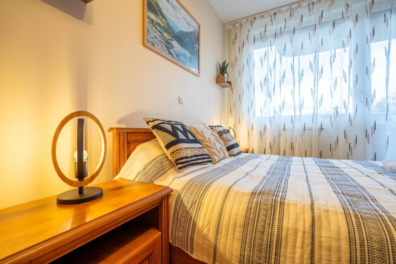 Premium Comfy 2bdr - Free Parking - Fast Wi-fi