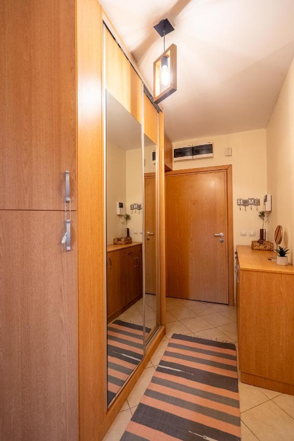 Premium Comfy 2bdr - Free Parking - Fast Wi-fi