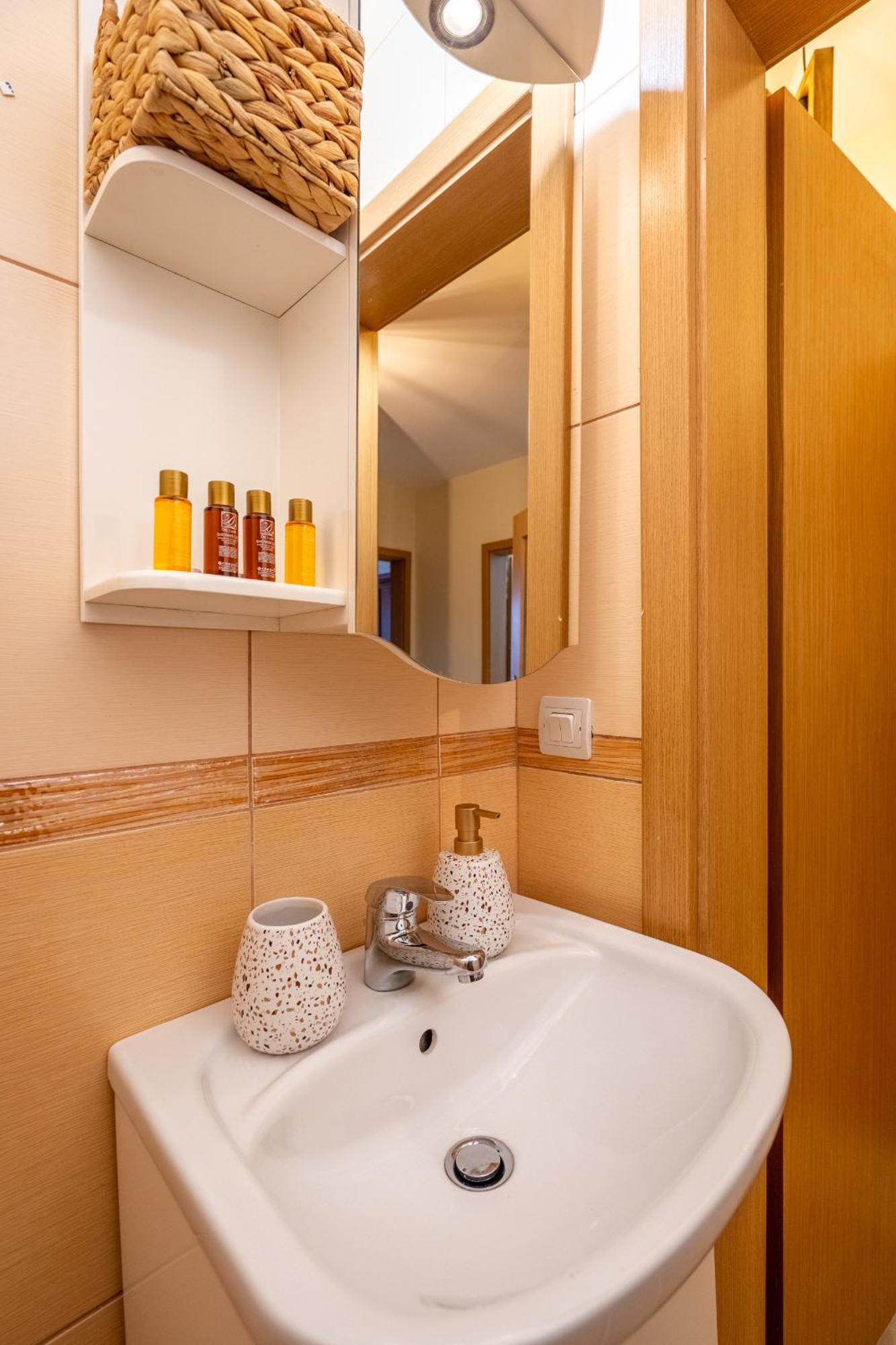 Premium Comfy 2bdr - Free Parking - Fast Wi-fi