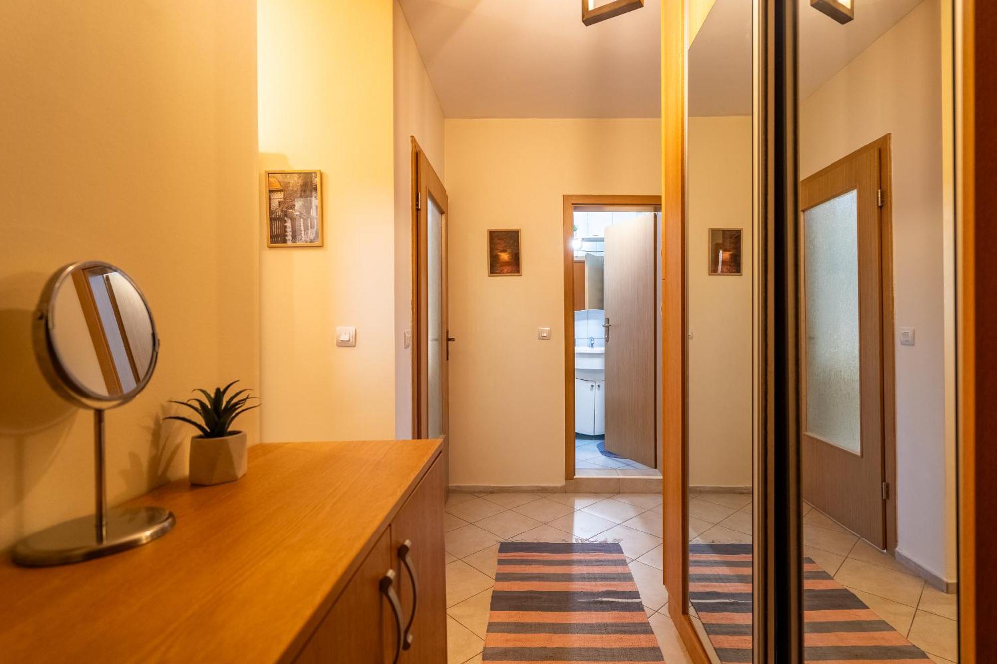 Premium Comfy 2bdr - Free Parking - Fast Wi-fi