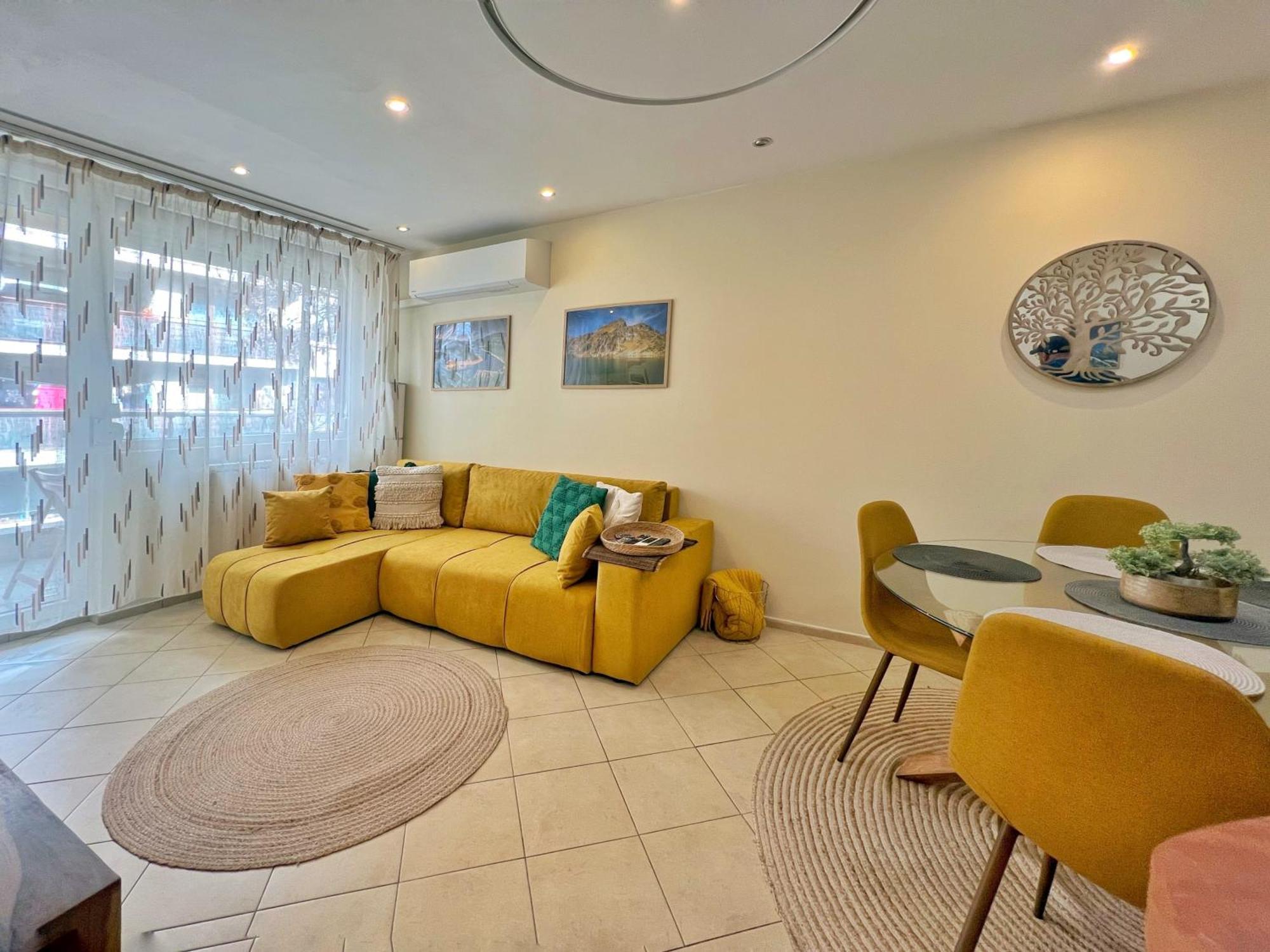 Premium Comfy 2bdr - Free Parking - Fast Wi-fi *